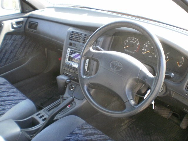 interior Toyota Corona 1996 mobil sedan bekas mewah